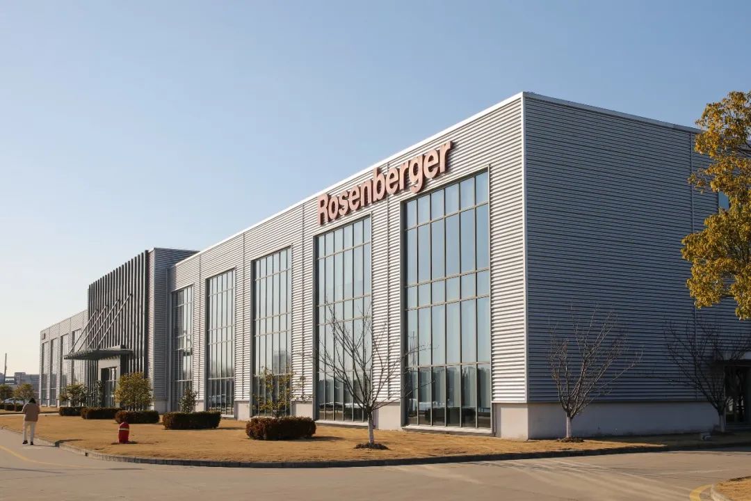 走近罗森伯格技术(昆山)有限公司车间,轰鸣的机器声就已传来……一排