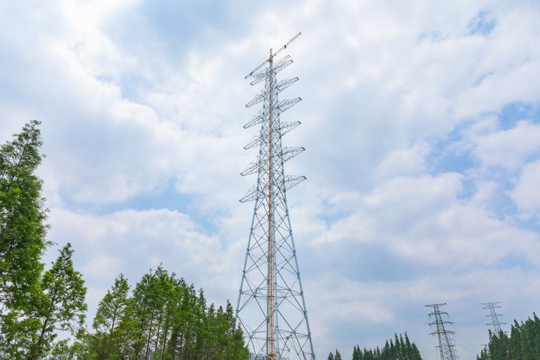 157米苏州最高500千伏输电铁塔顺利在昆封顶