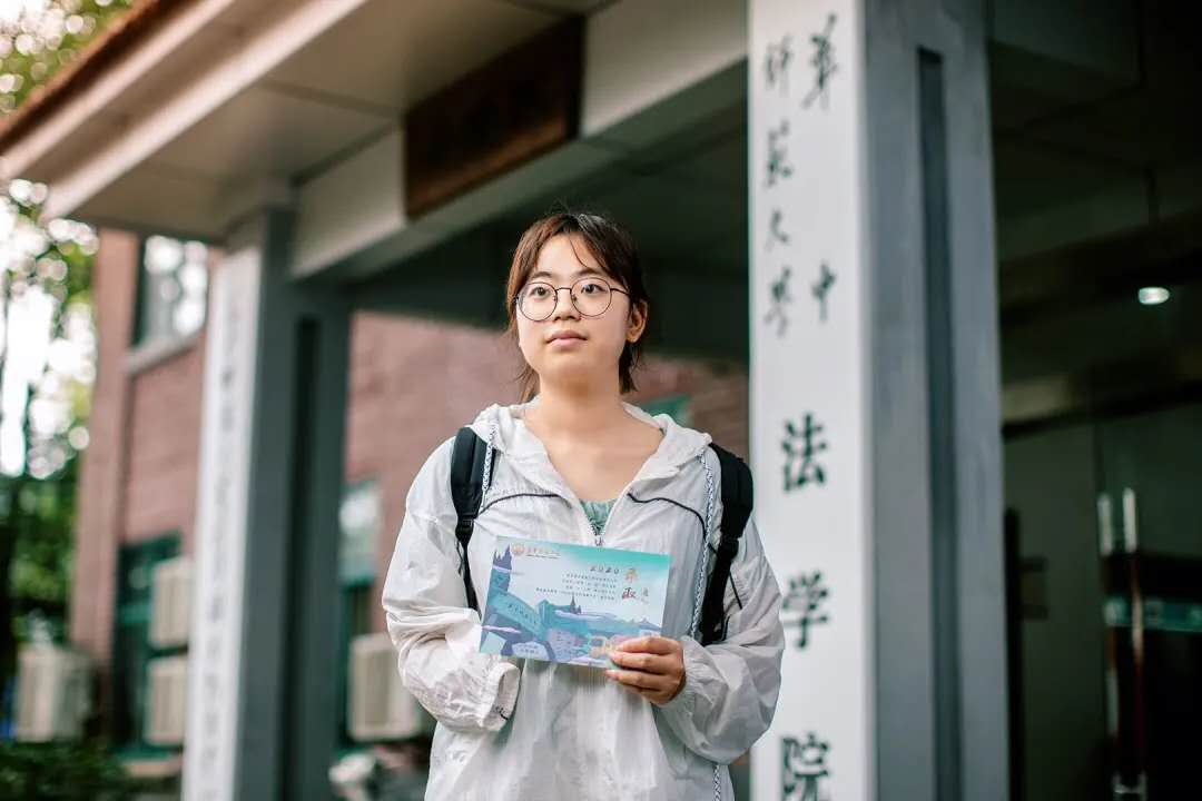 英语139 理综240" 在汶川大地震中失去右手的 四川女孩 李欣雨 今年