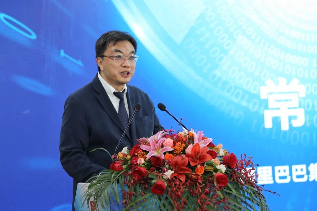 巴城镇党委书记石建刚表示,数字经济是趋势也是大势,是方向也是风口.