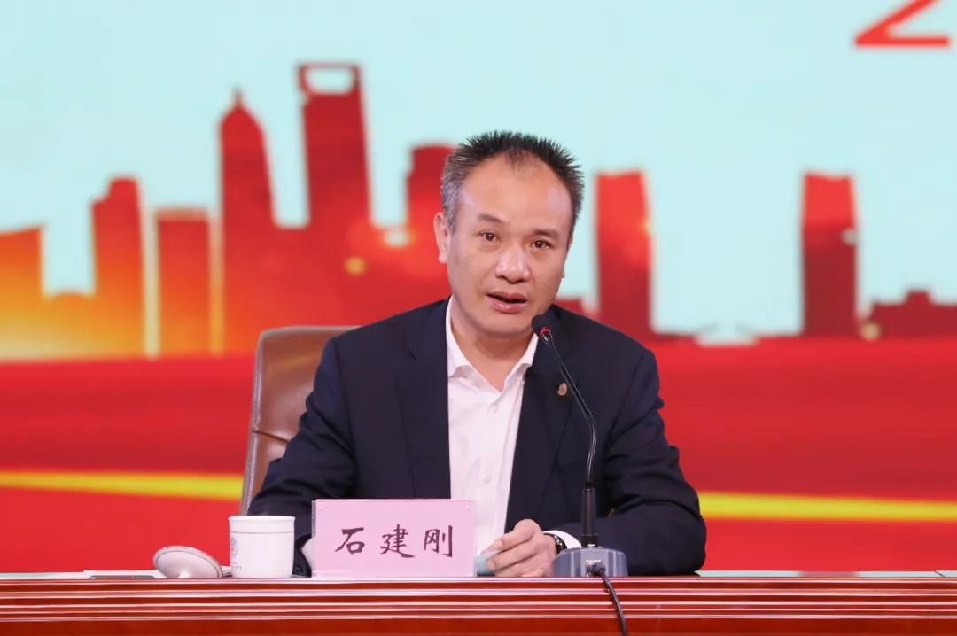 巴城镇党委书记石建刚,昆山开放大学校长张志勇出席开班仪式并讲话.