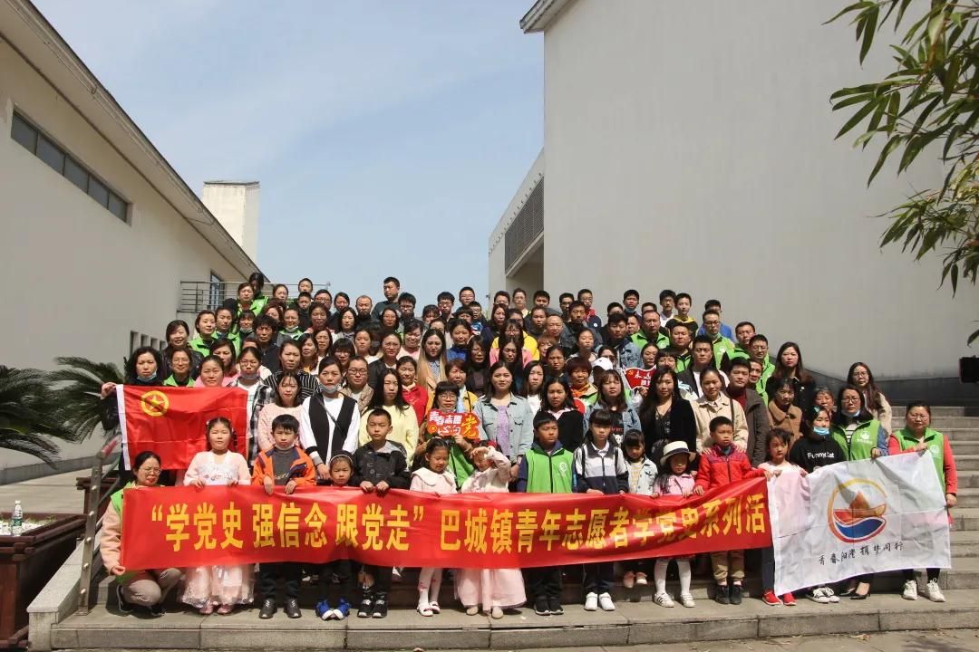 通过党史学习教育活动 青年志愿者们在党的百年历史