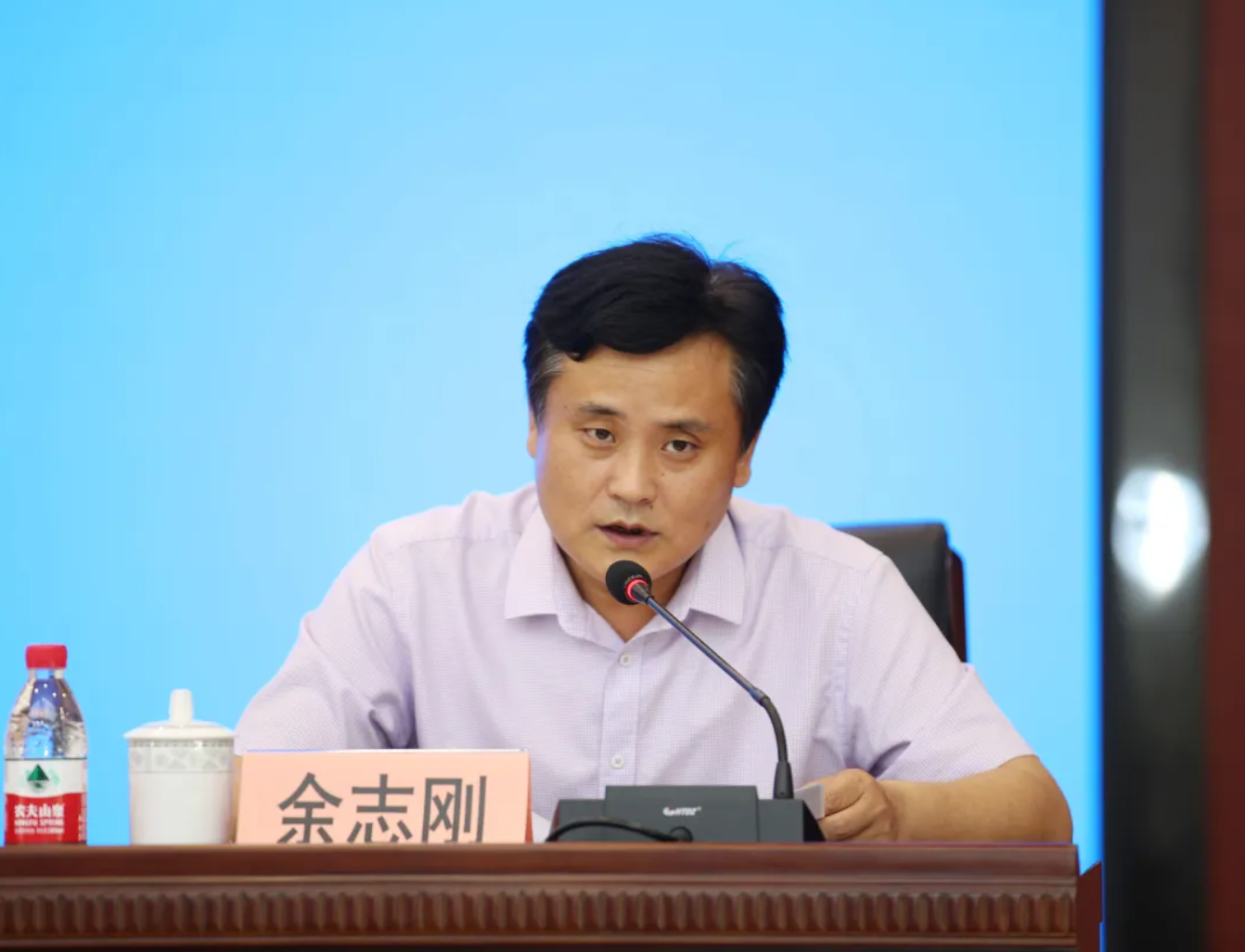 镇党委委员,人武部部长余志刚通报近期消防安全形势并部署下阶段消防