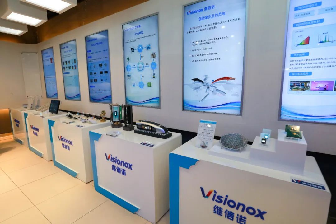 下面跟着小昆 去看看维信诺都展示了 哪些酷炫的新技术吧