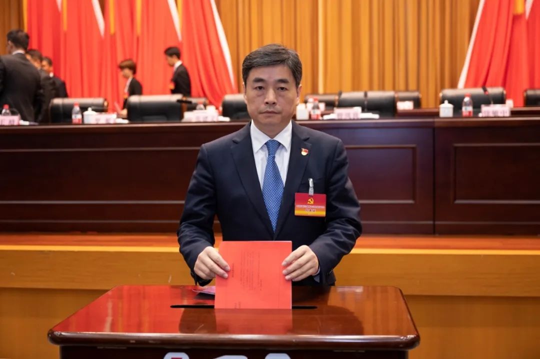 的决议▲ 市委常委,昆山高新区党工委书记,管委会主任管凤良讲话