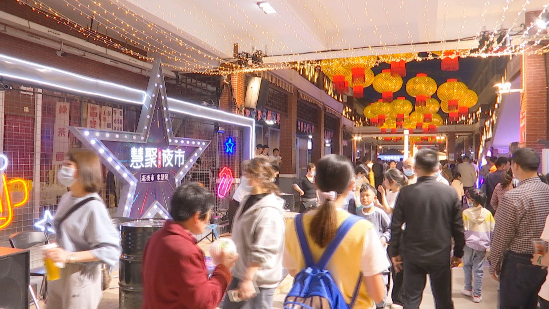 五一假期慧聚夜市人气足多措并举保平安