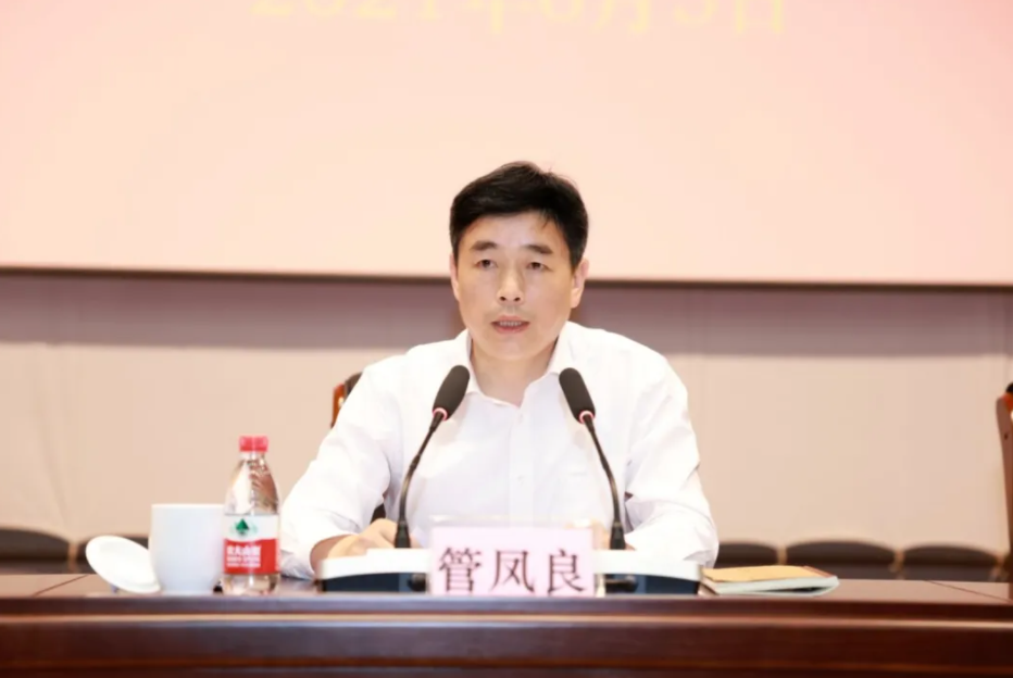 市委常委,昆山高新区党工委书记,管委会主任管凤良作重要讲话.