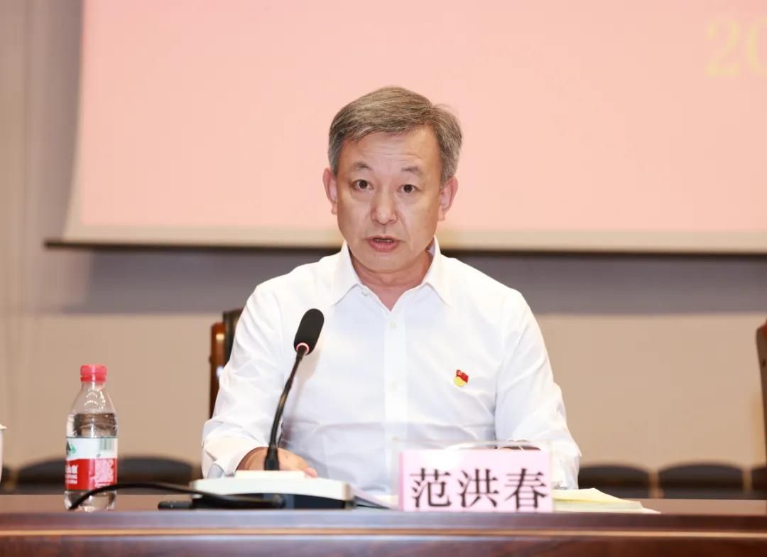 会上,昆山高新区党工委书记,管委会主任管凤良就全面贯彻落实市第十四