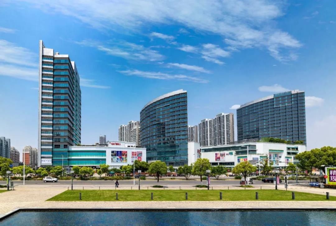 昆城广场是集商业,商务和居住功能为一体的大型城市综合项目,致力把