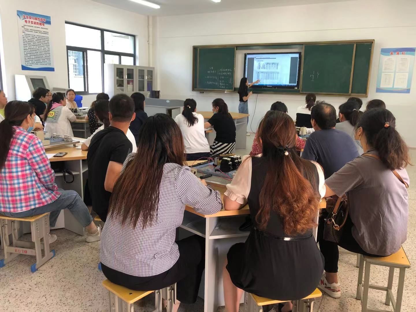 江苏建湖实施蓝领培育计划锻造新特产业工匠