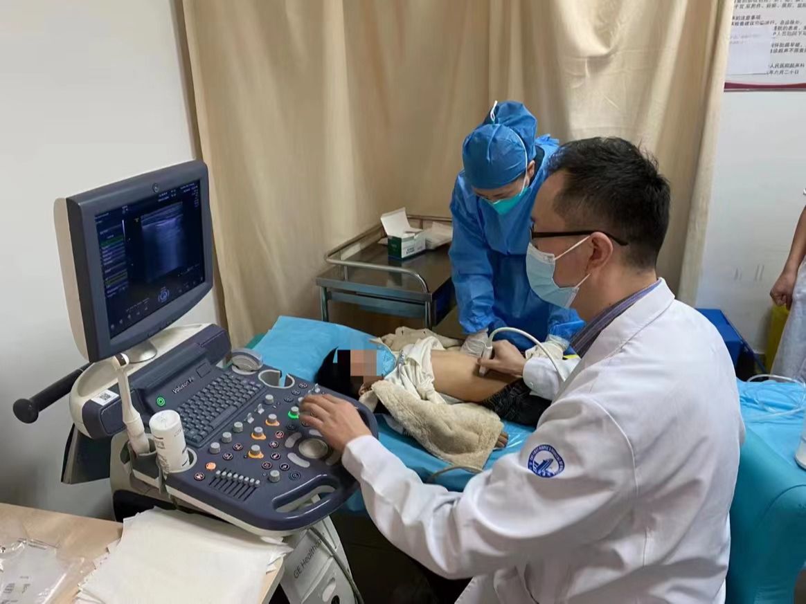 我市首例超声辅助下空气灌肠复位成功实施