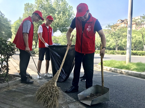 清扫垃圾1.jpg 清扫垃圾1.jpg