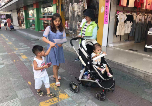 发放宣传资料.jpg 发放宣传资料.jpg